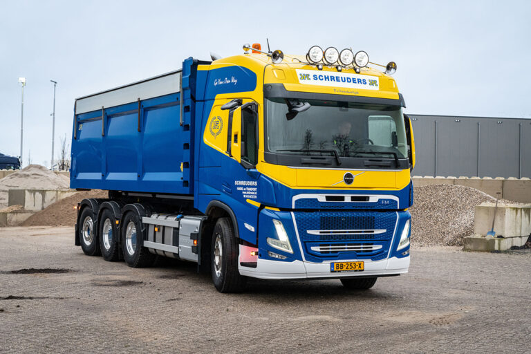 Schreuders Handel en Transport neemt in jubileumjaar nieuwe Volvo FM in gebruik