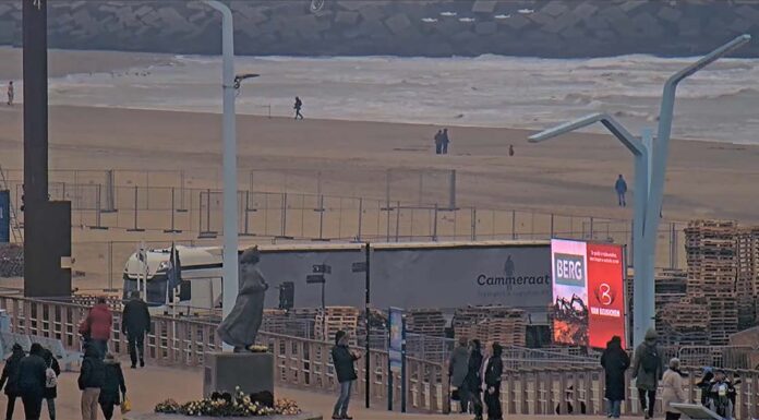 Opbouw vreugdevuur Scheveningen