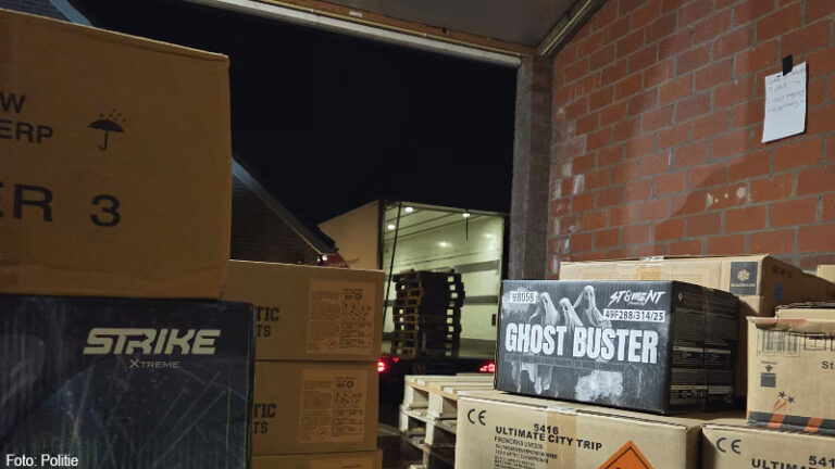 10.000 kilo vuurwerk in beslag genomen bij verkooppunt in Groenlo, verkoper aangehouden