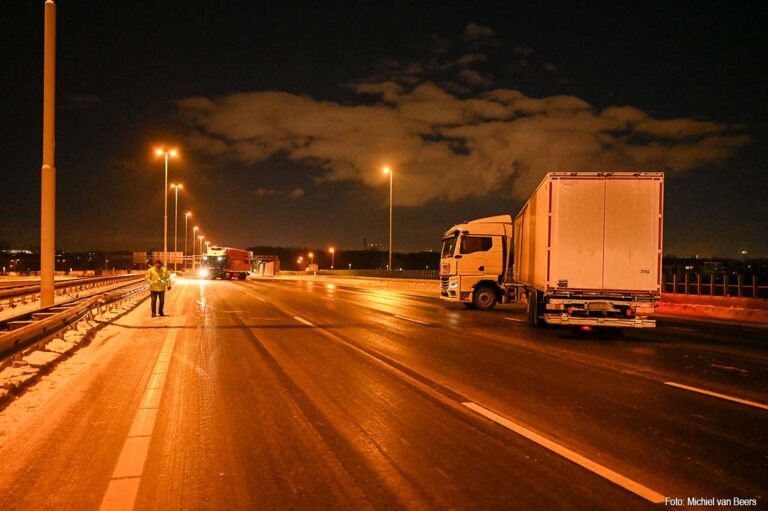 LIVEBLOG: Winterweer zorgt voor veel ongemak [+foto’s]