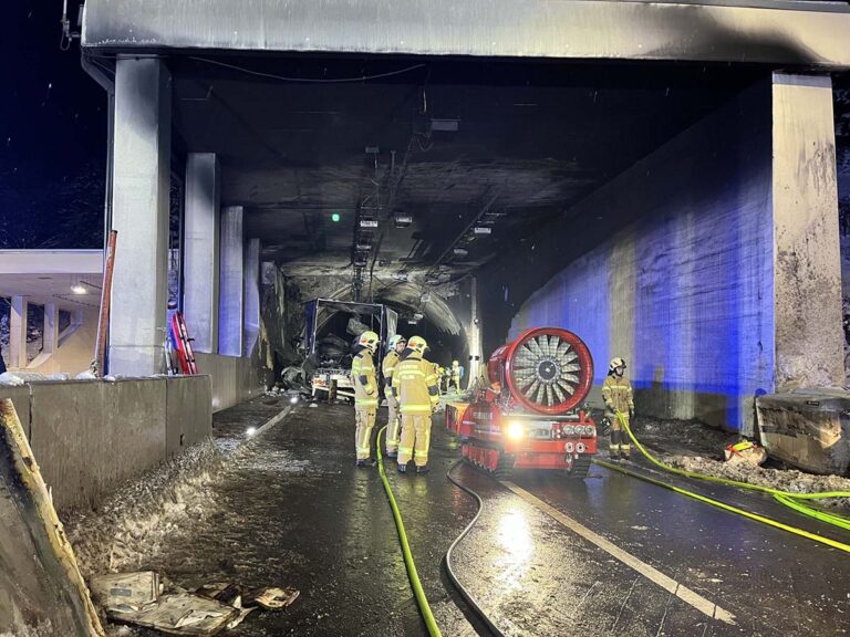 Oostenrijkse Brentenbergtunnel (A10) vanaf zaterdag weer open na grote vrachtwagenbrand