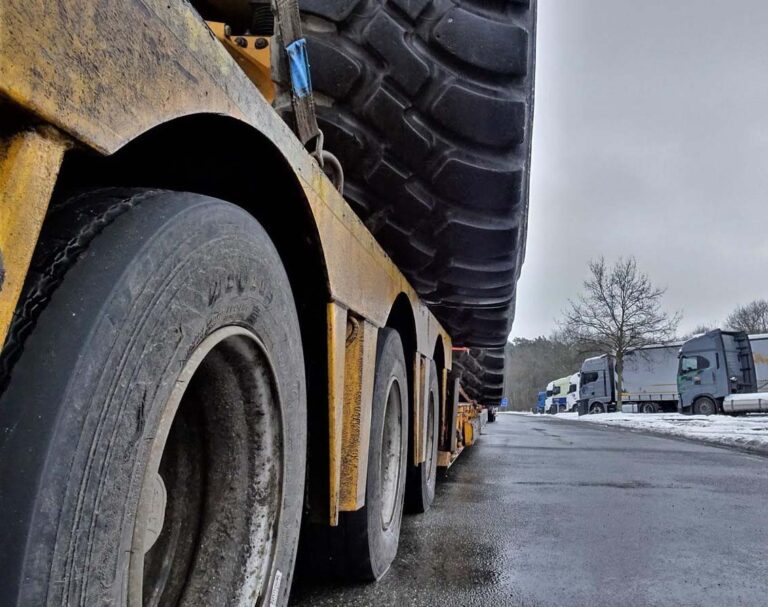 Duitse politie zet groot- en zwaartransport stil na zware overtredingen op B9 en A57