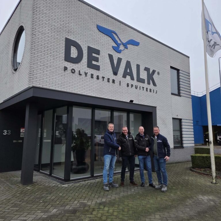 Roordink en De Valk bundelen krachten in schadeherstel voor trucks en trailers