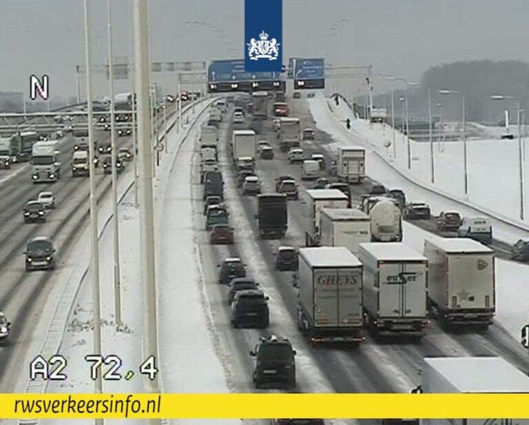 Rijkswaterstaat: rond 10:00 uur nog 450 kilometer file op Nederlandse wegen, uitzonderlijk voor dit tijdstip