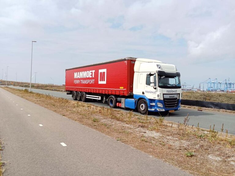Geladen trailer gestolen vanaf Port Park Pernis