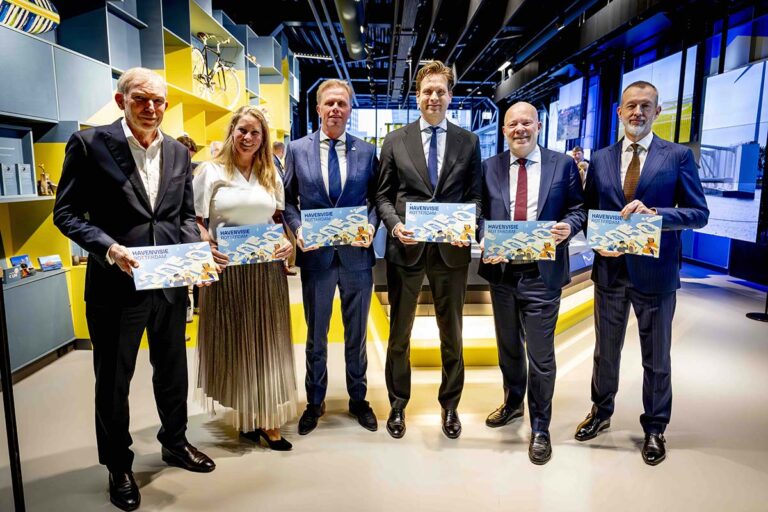 Havenvisie 2050 officieel gepresenteerd: Rotterdam wil meest concurrerende en duurzame haven van Europa worden