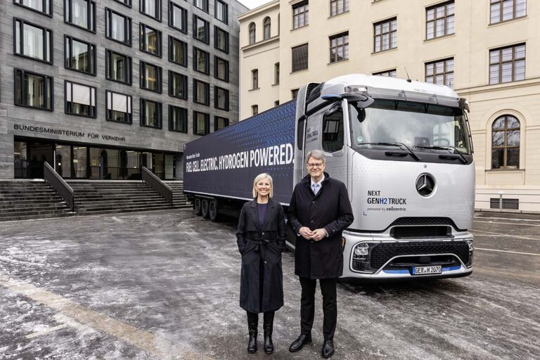 Daimler Truck presenteert waterstoftruck in Berlijn en benadrukt belang samenwerking politiek en industrie