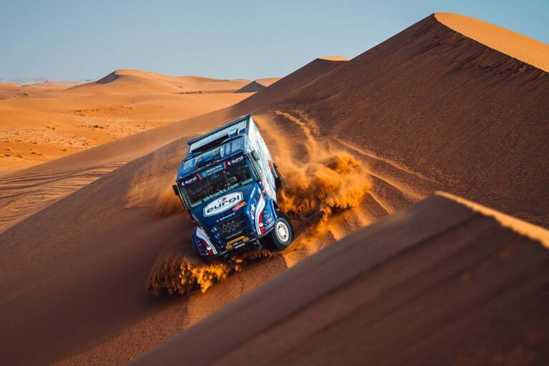 Pechdag voor jarige Mitchel van den Brink: koppositie kwijt in Dakar Rally