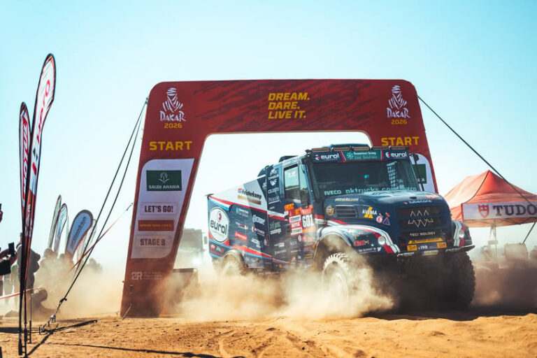 Mitchel van den Brink houdt ruime voorsprong vast in marathonetappe Dakar Rally