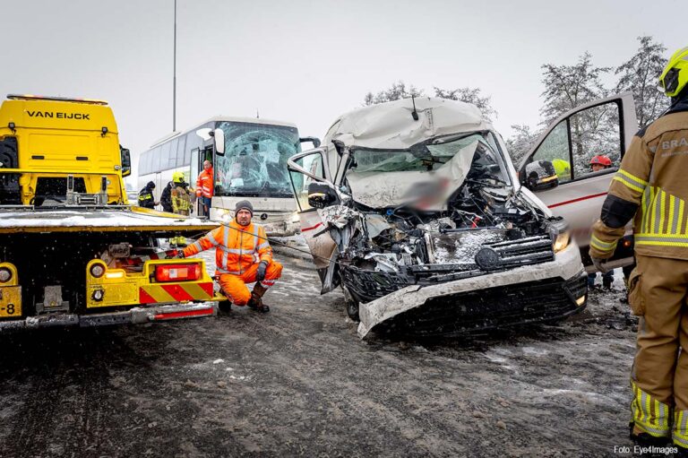 A27 weer open na ernstig ongeval bij Nieuwendijk [+foto’s]