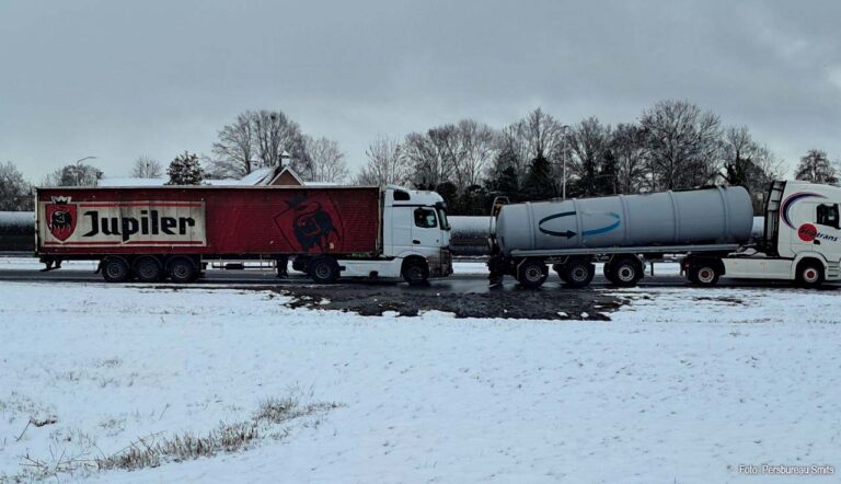 Aanrijding met twee vrachtwagens op A50 bij Sint-Oedenrode [+foto’s]