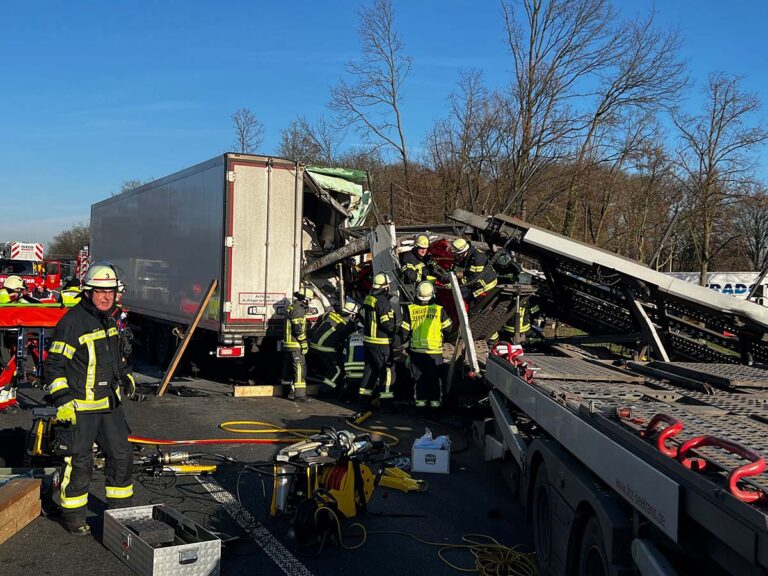 Zwaar vrachtwagenongeval op A1 bij Werne: chauffeur met traumahelikopter afgevoerd [+foto’s]