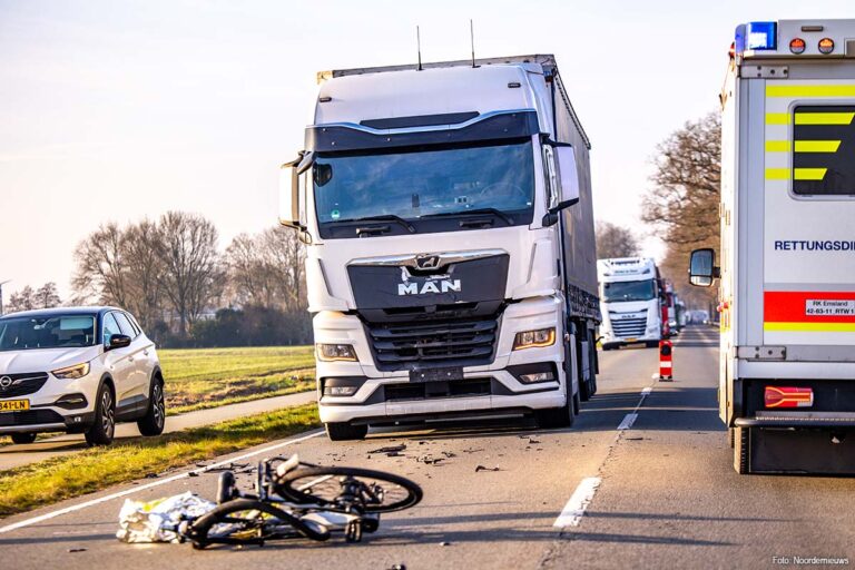 Nederlandse fietser levensgevaarlijk gewond na aanrijding met vrachtwagen bij Rütenbrock