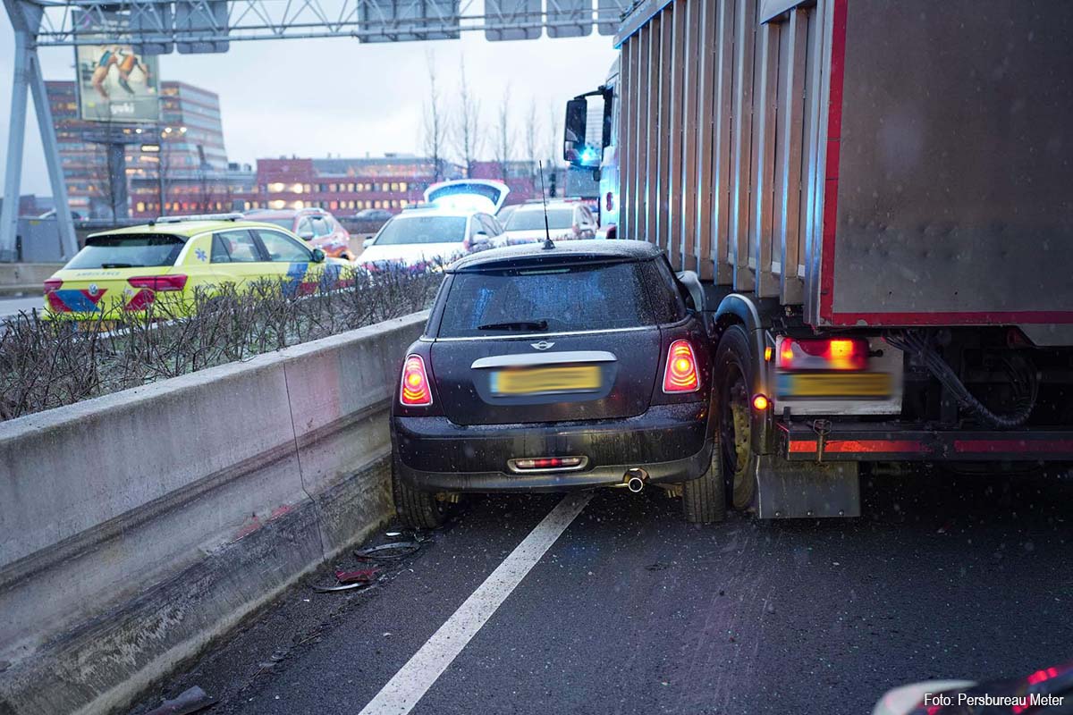 Ernstig ongeval met vrachtwagen op N7 bij Groningen