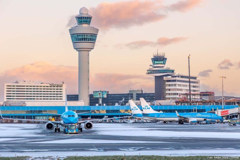 Maatschappijen schrappen woensdag 600 vluchten op Schiphol