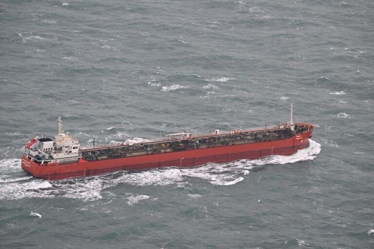 Marine houdt Russische schepen op Noordzee nauwlettend in de gaten