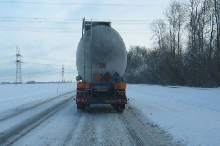 ILT intensiveert controles op vervoer gevaarlijke stoffen tijdens winterweer