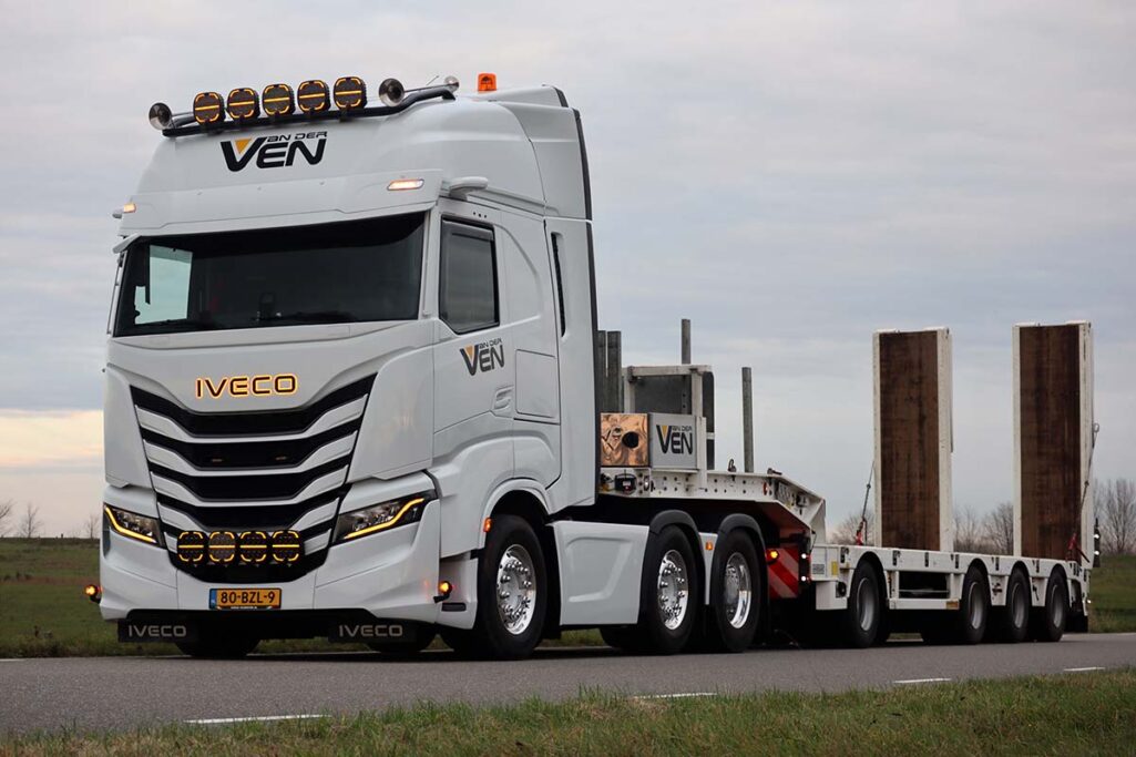 IVECO S-Way versterkt zware transportcapaciteit bij Van der Ven ...