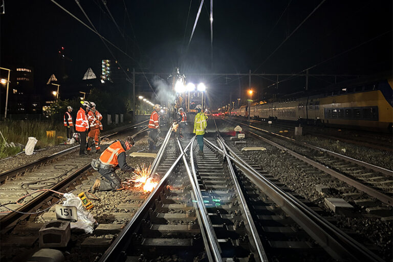 Arbeidsinspectie: meer aandacht nodig voor veiligheid bij nachtwerk op het spoor