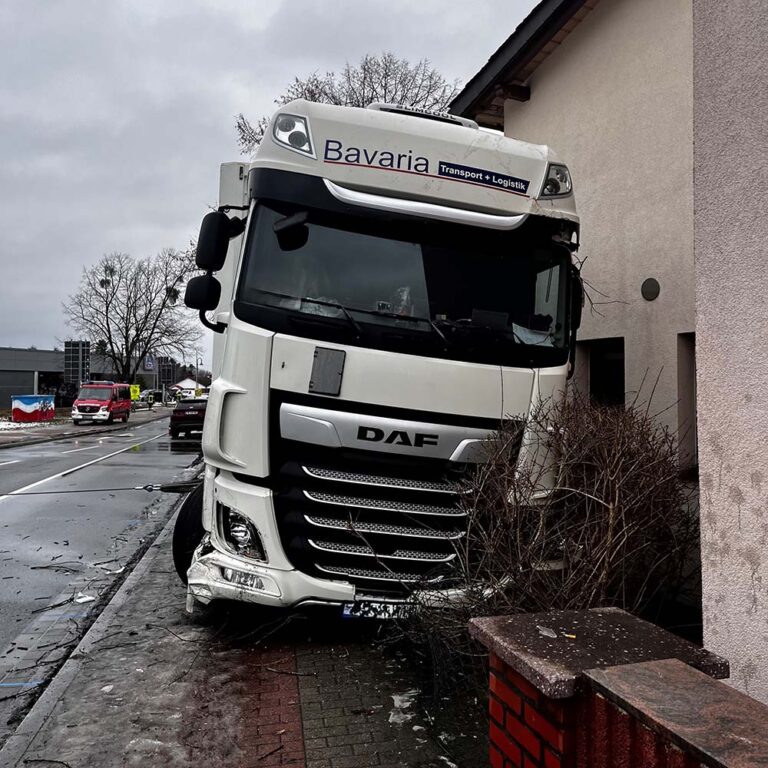‘Zo, nu éérst een Bavaria!’, dronken vrachtwagenchauffeur botst tegen Duitse woning