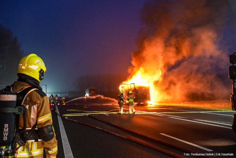 Brand in vrachtwagen aanhanger zorgt voor afsluiting A59 [+foto’s]