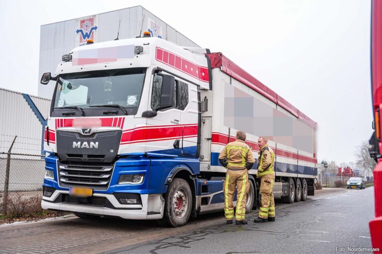 Brand diep in de lading van vrachtwagen met afval in Emmen [+foto’s]
