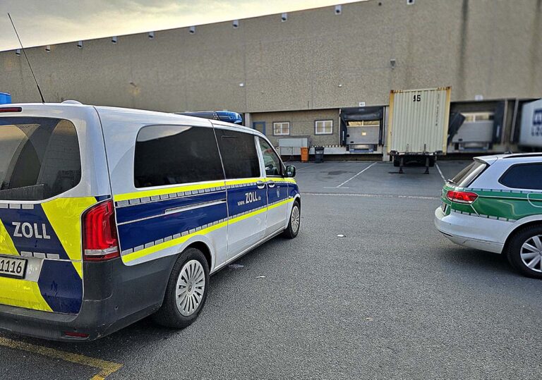 Medewerkers slaan op de vlucht bij controle logistiek centrum: Duitse douane treft 33 illegaal tewerkgestelde werknemers aan