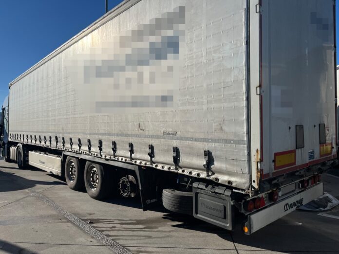 Vrachtwagen mist band