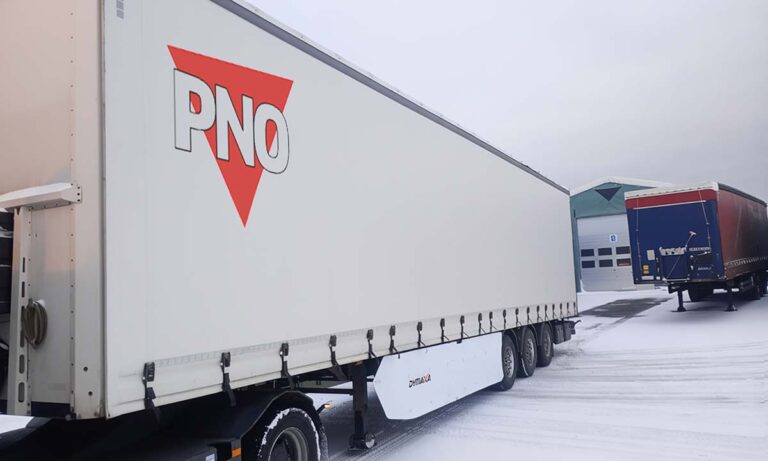PNO Trailer Rental en Begoma Spedition rusten opleggers uit met aerodynamische Dymaxa side skirts