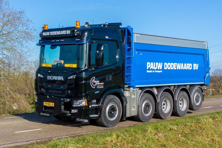 Pauw Handel en Transport neemt twee Scania 500G Quadro’s in gebruik voor asfalttransport