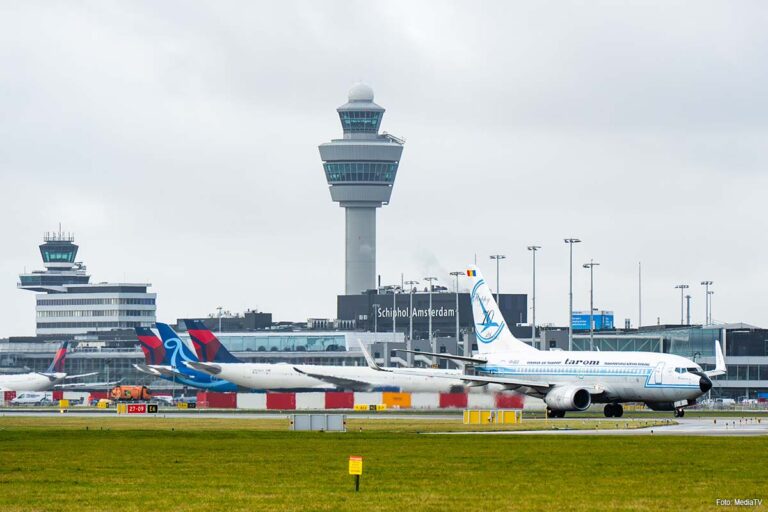 Schiphol zag meer reizigers, sterke winst maar minder vracht in 2025