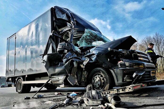 Aanrijding bestelbus