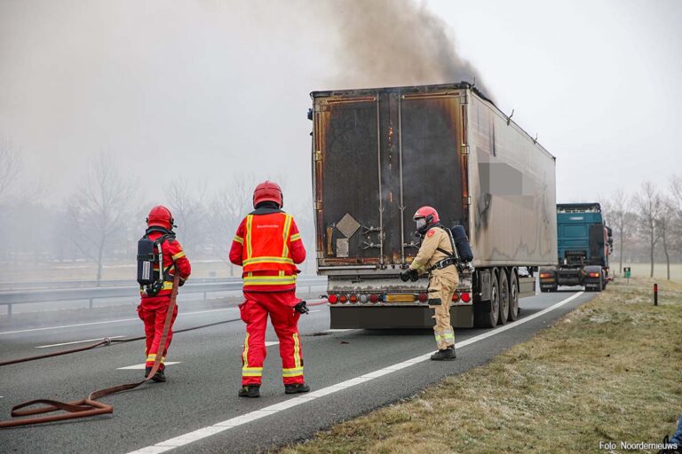 Trailer van vrachtwagen in brand op N33