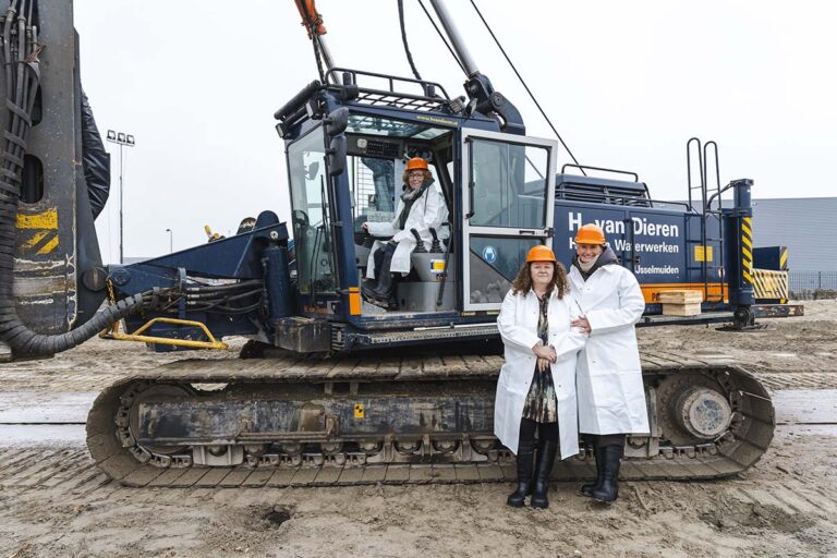 Bouw nieuwe vestiging Wemmers Tanktransport in Schelluinen feestelijk gestart