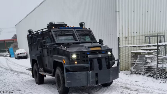 inval arrestatieteam loods Harderwijk