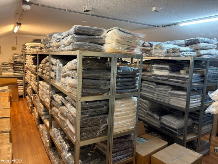 merkvervalste kleding aangetroffen in Montfoort