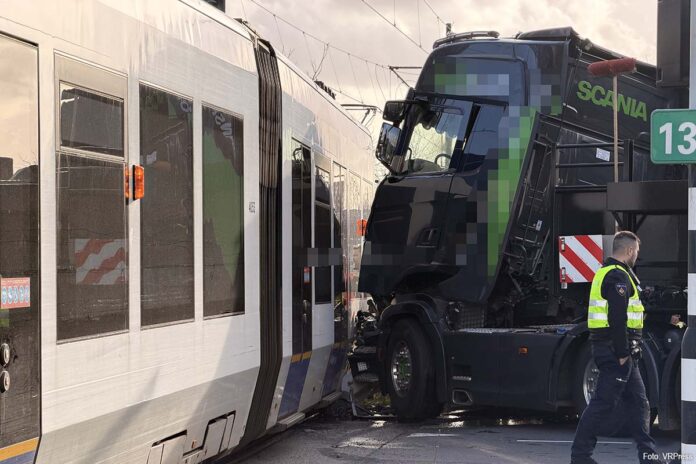 aanrijding tram en vrachtwagen Den Haag