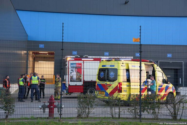 Brand in accu’s bij distributiecentrum bol.com; medewerkers gewond geraakt, pand ontruimd