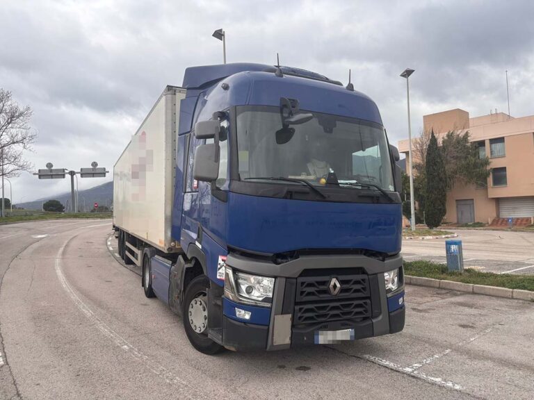 Vrachtwagenchauffeur krijgt boete van ruim 47.000 euro na 13 uur rijden zonder rust