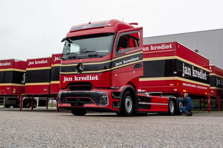 Jan Krediet neemt eerste elektrische Mercedes-Benz eActros 600 in gebruik