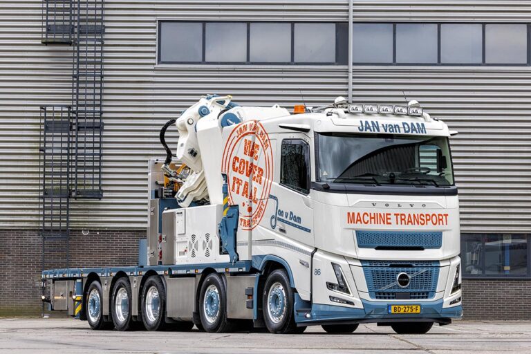 Jan van Dam Machine Transport neemt unieke Volvo FH Aero met 225 ton/meter autolaadkraan in gebruik