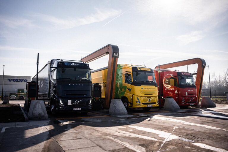 Milence opent vierde laadhub voor elektrische vrachtwagens in België bij Volvo-fabriek Gent