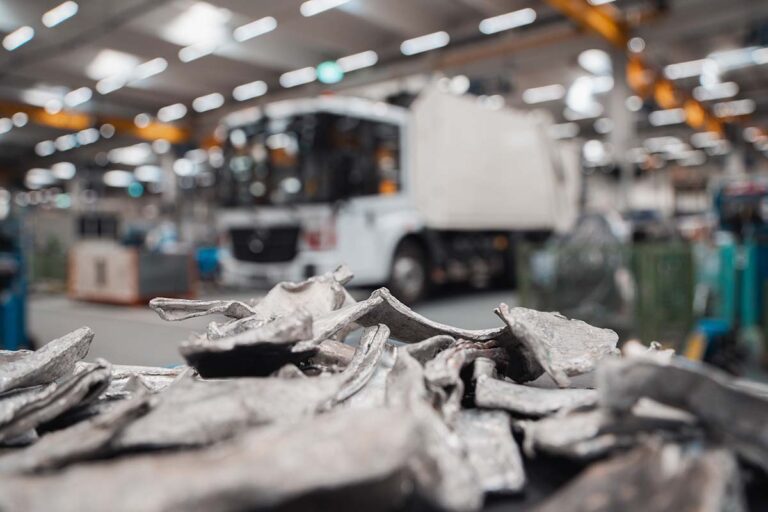 Mercedes-Benz bouwt conceptvuilniswagen van gerecyclede materialen