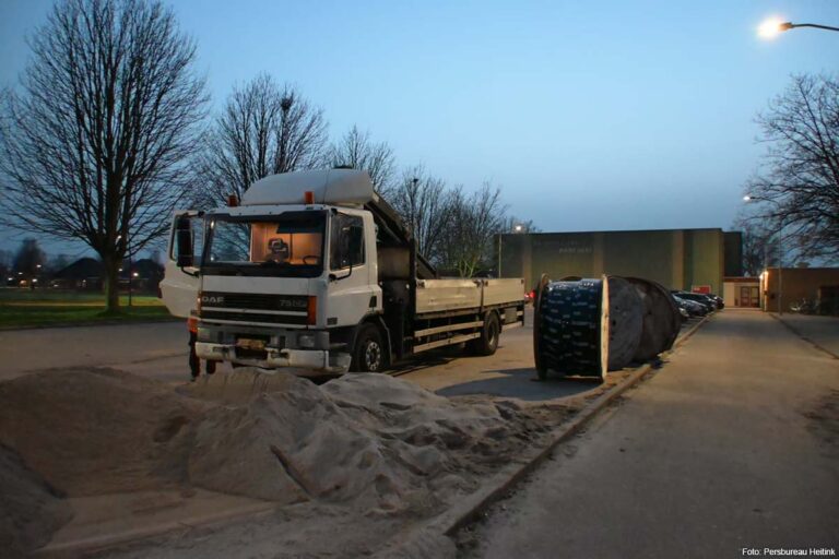 Twee verdachten aangehouden bij vrachtwagen op parkeerterrein voetbalclub in Tolkamer