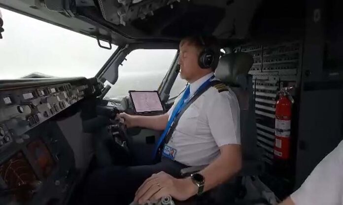 Koning Willem-Alexander als piloot Boeing 737