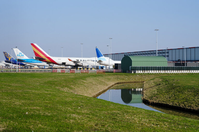 PFAS-verontreiniging op tientallen locaties op Schiphol ontdekt