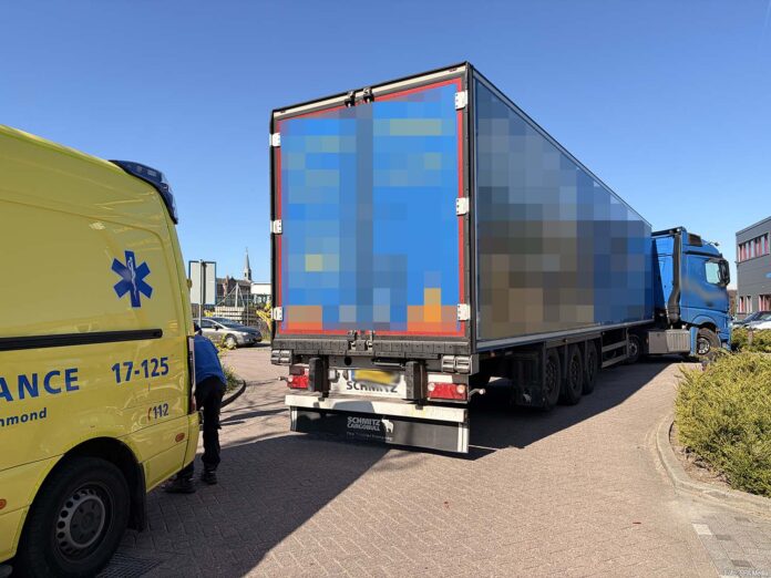 Aanrijding Ambulance Vrachtwagen