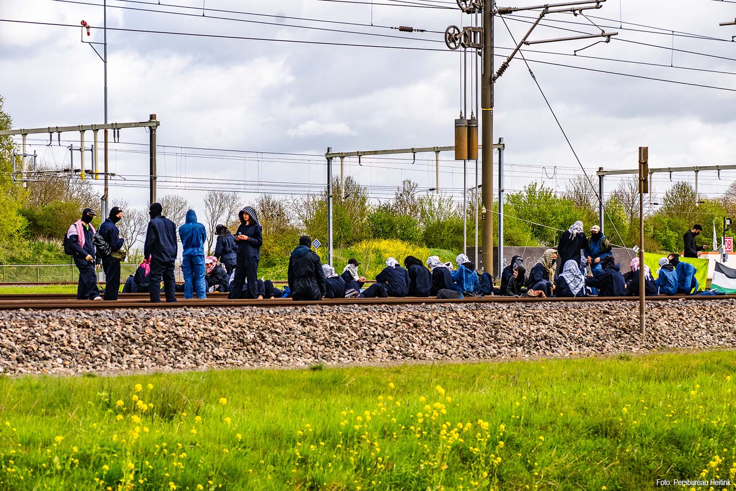 Activisten blokkeren Betuweroute, goederentreinen stilgelegd