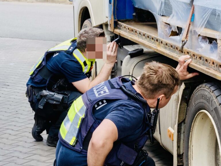 Overtredingen bij grootschalige controle vrachtverkeer bij thyssenkrupp Steel Europe in Duisburg [+foto’s]