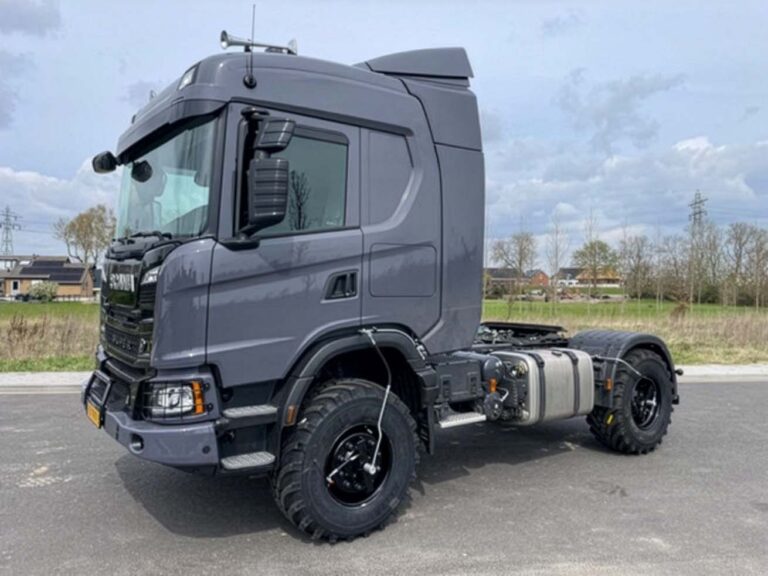 Eerste vrachtwagen met variabele bandenspanning getest voor inzet op zand en klei